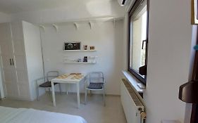 Cozy, Bright And Affordable Studio W/ Free Parking